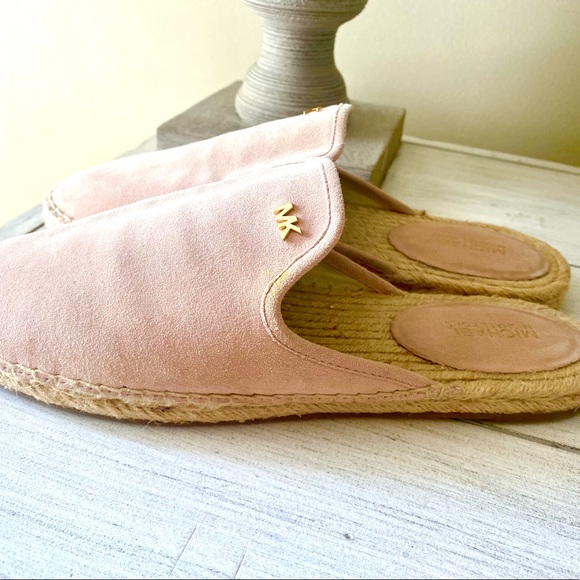 Michael Kors Light pink slide suede. - Picture 2 of 5